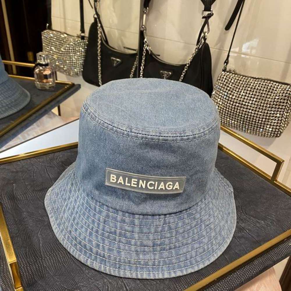 Ba*len*cia*ga hat